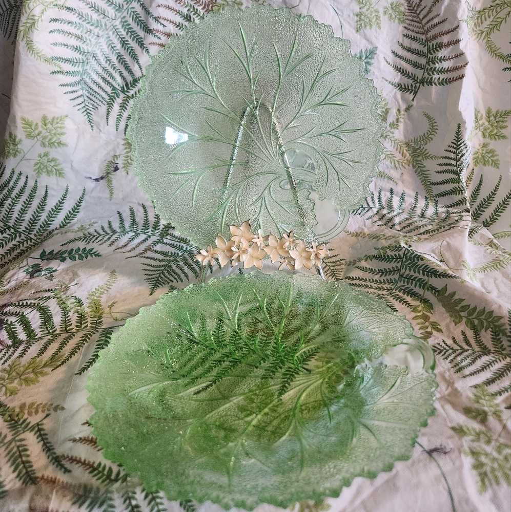 Indiana Glass Pebble Leaf Uranium Glass Plates - Set Of 2